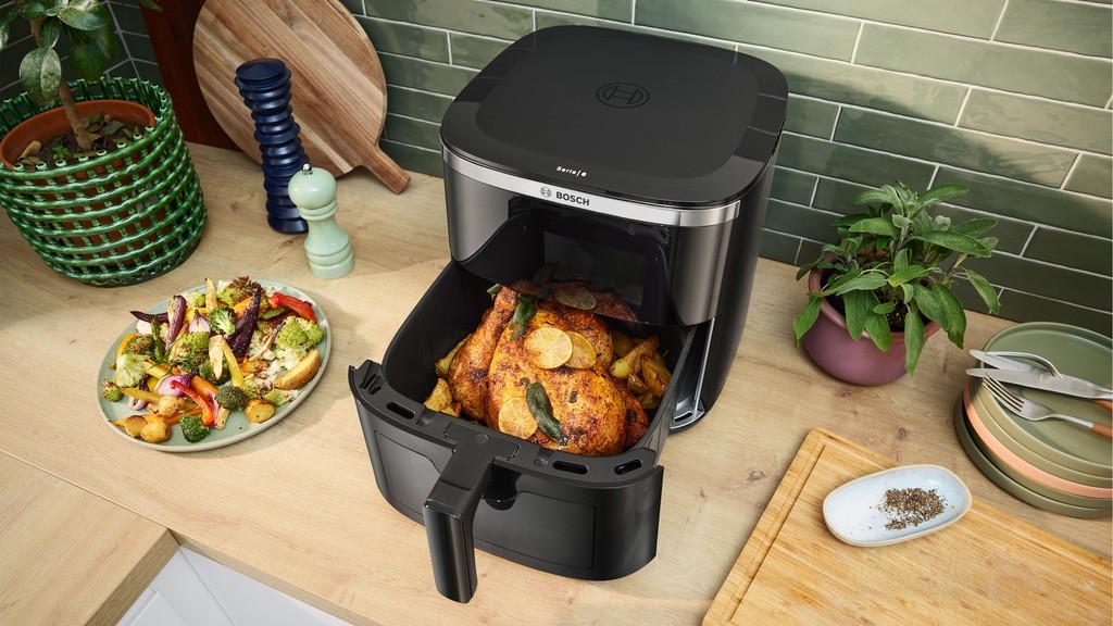 Bosch MAF671B0 AirFryer met venster 7,2L 1800W Zwart
